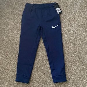 Nike toddler therma joggers